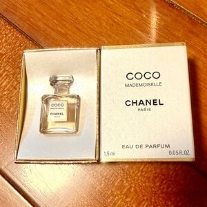 CHANEL Coco Mademoiselle Eau de Parfum 15ml - Gold and White